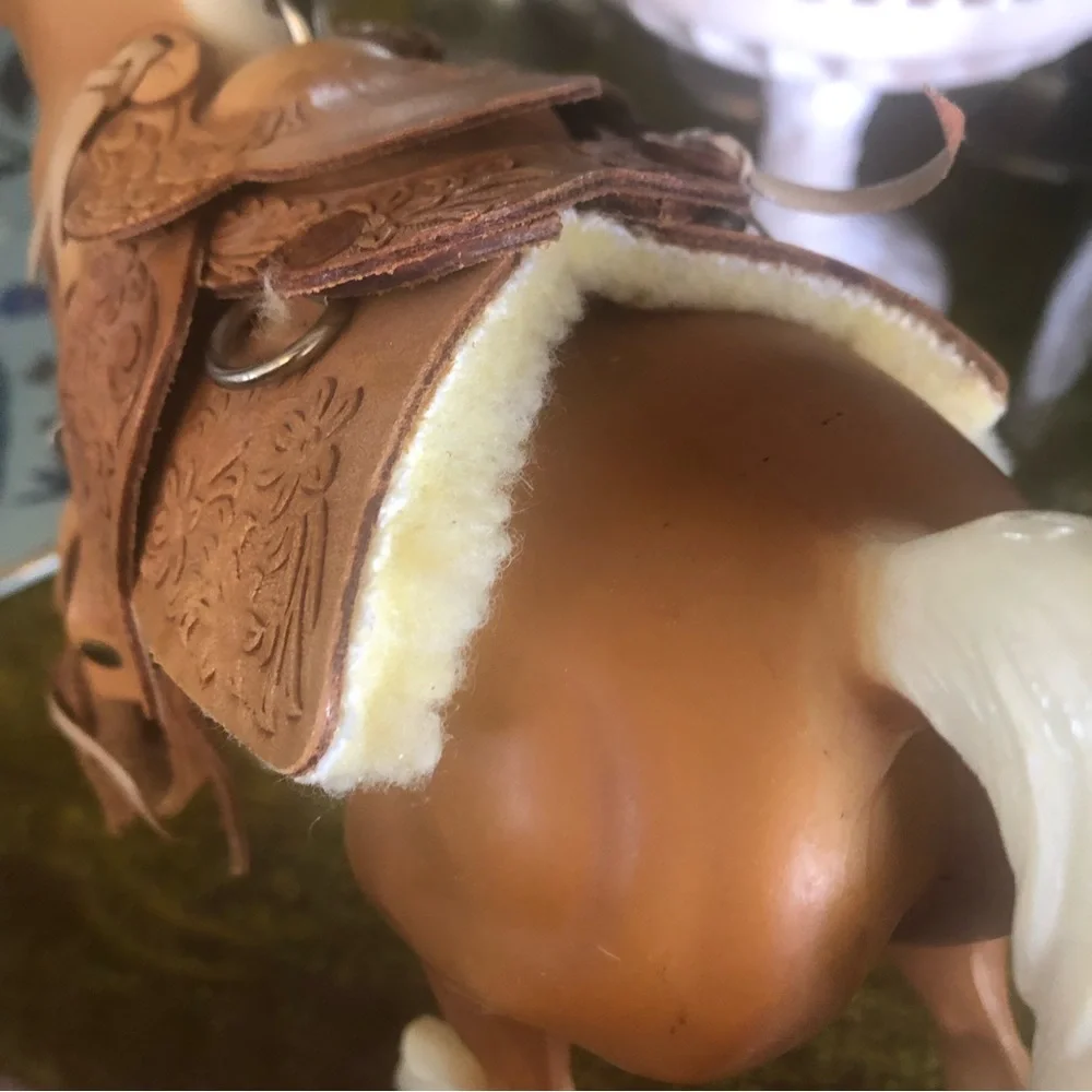Vintage Breyer Mustang Western Bananza Palomino Horse